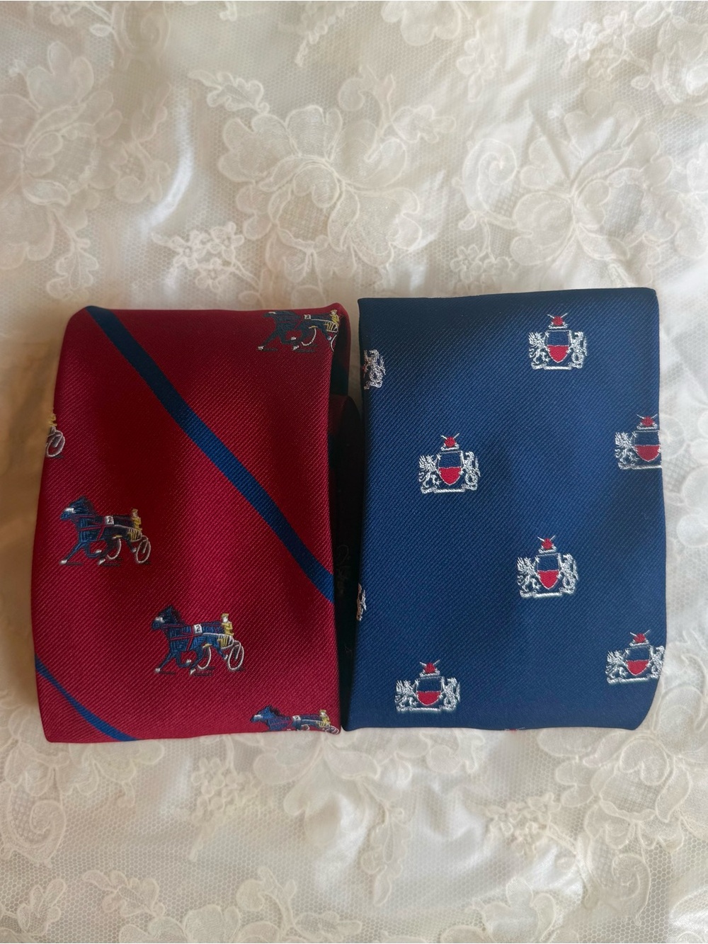 Vtg Curated Old Money Duo Neck Ties Navy Crest & Red Carriage Equestrian Retro - Picture 6 of 12